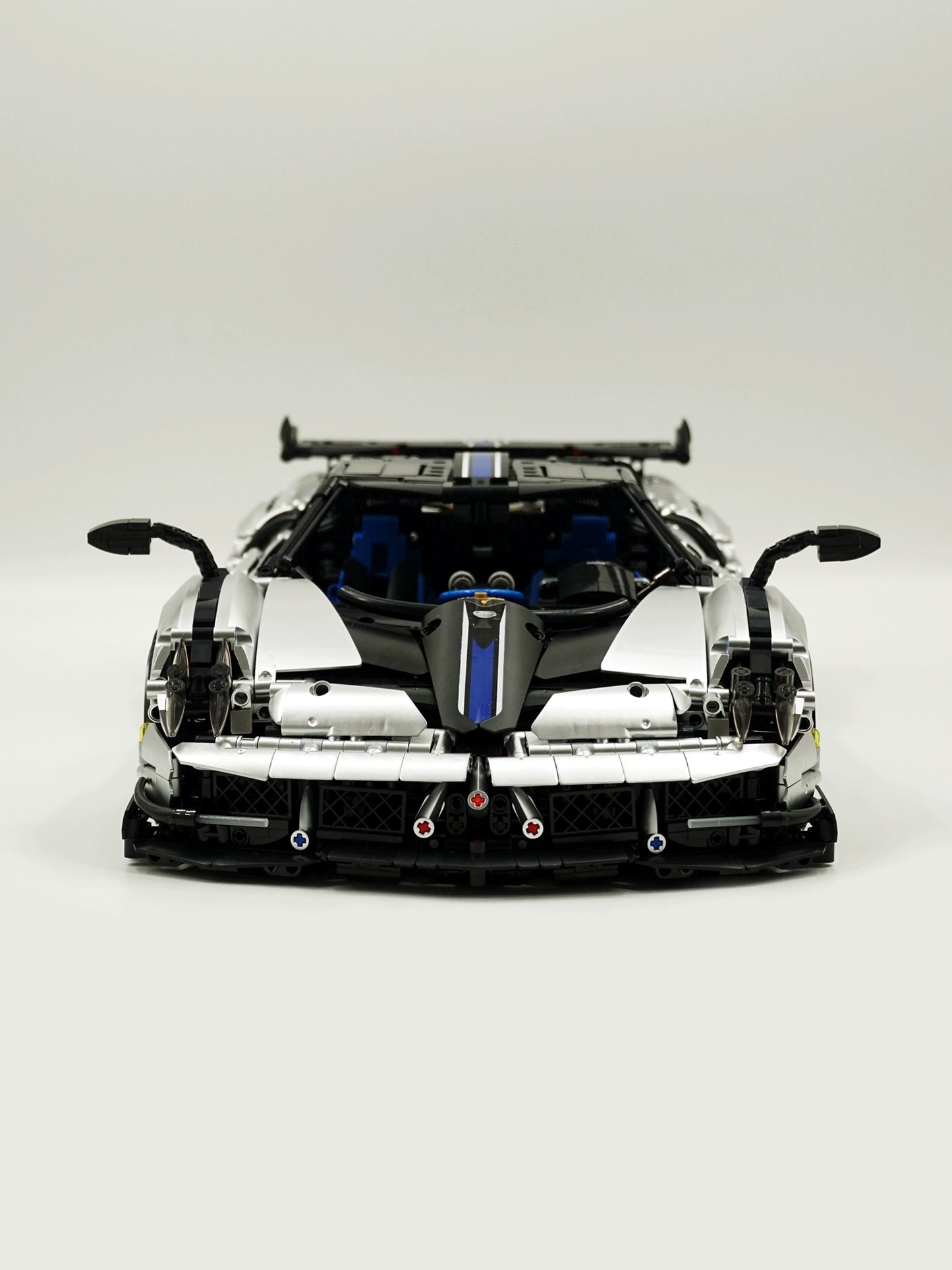 Pagani Huayra 1:8