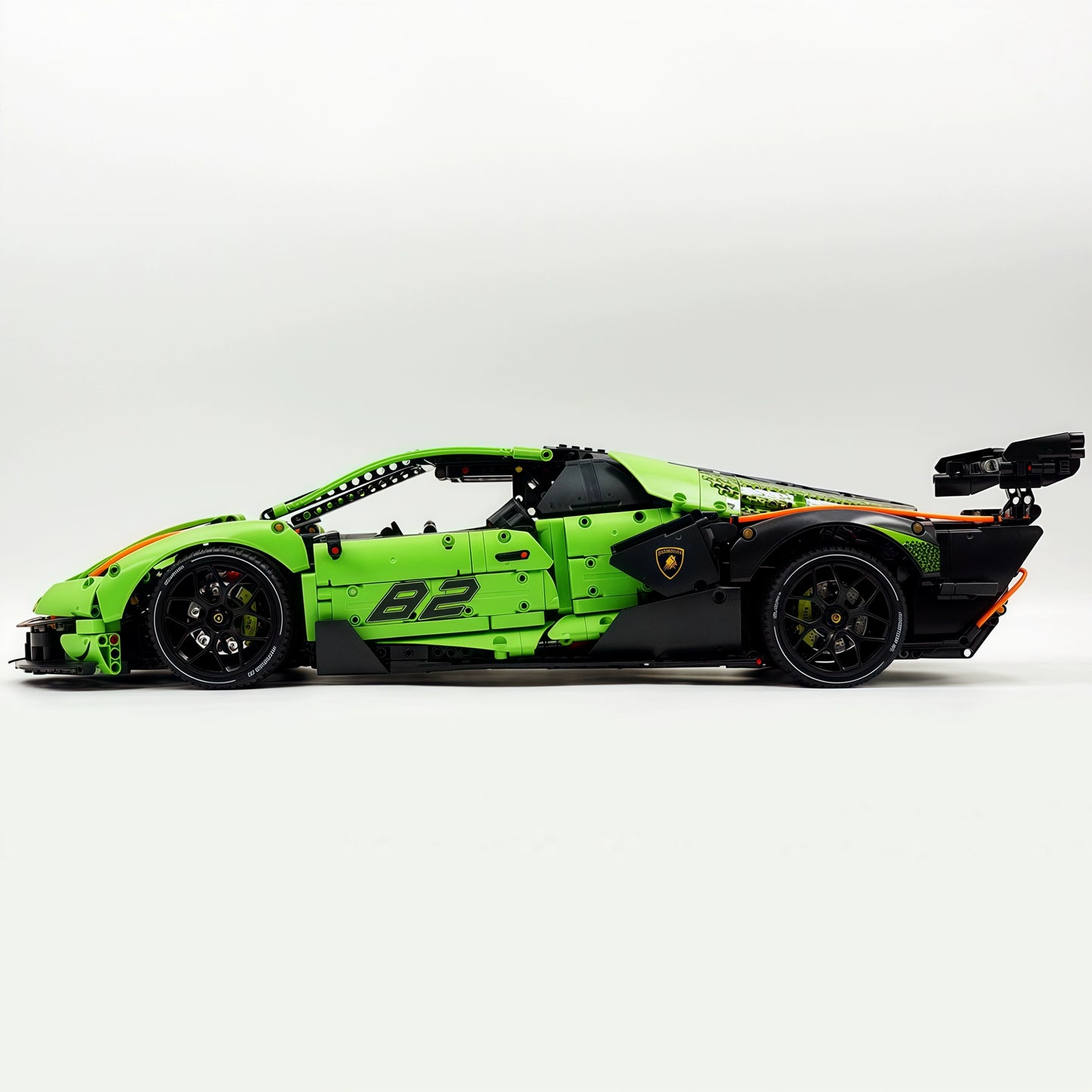 Lamborghini SCV12 1:8