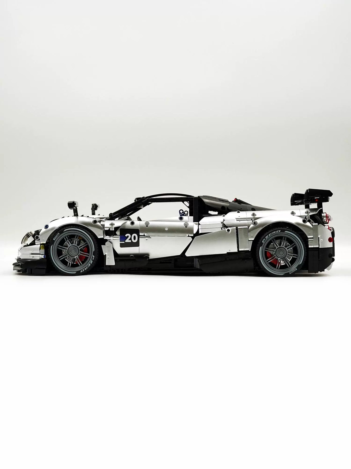 Pagani Huayra 1:8