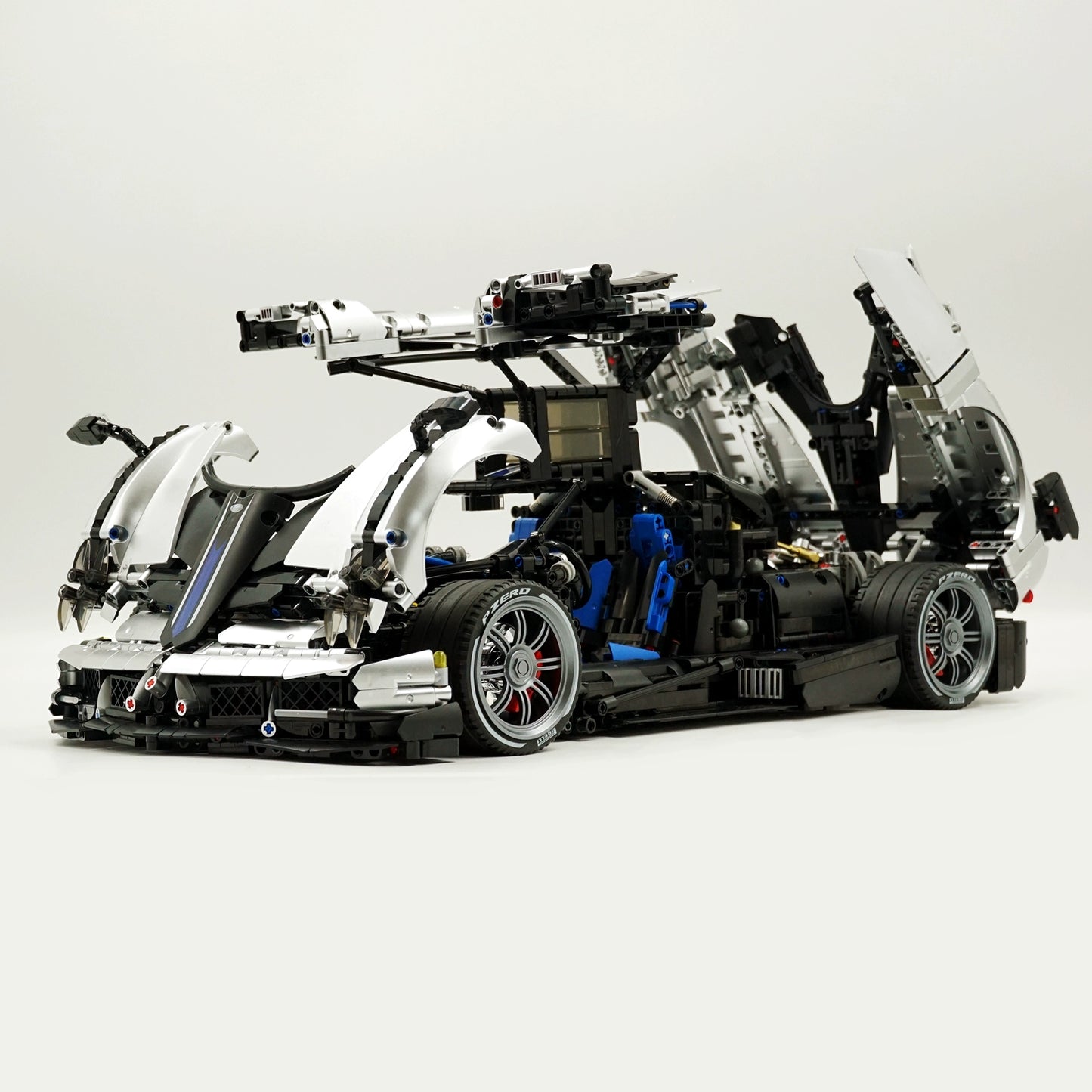 Pagani Huayra 1:8