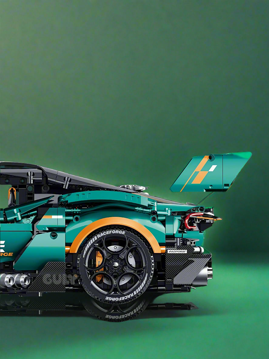 Aston Martin Vulcan 1:8