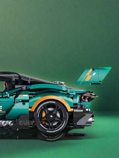 Aston Martin Vulcan 1:8