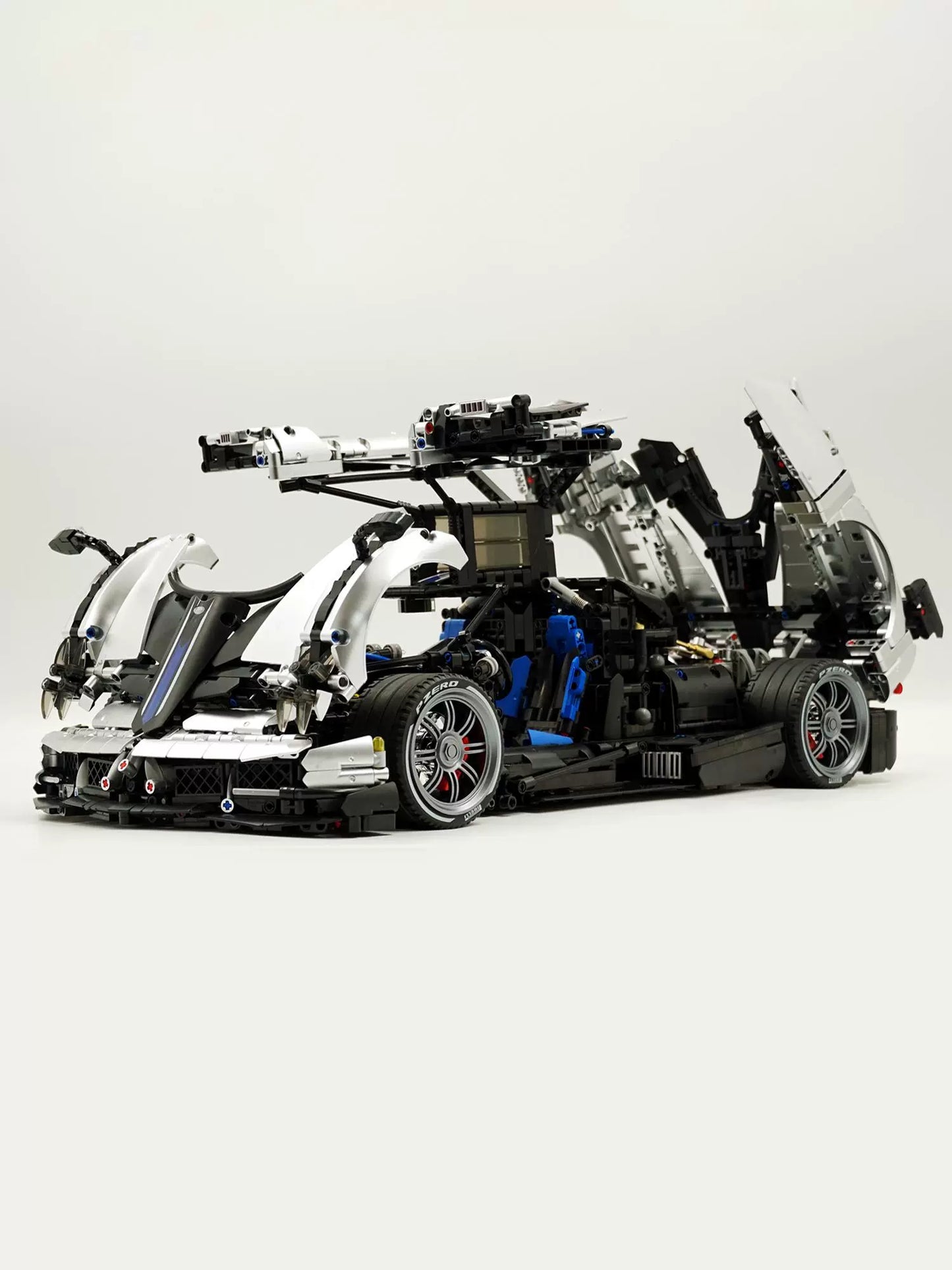Pagani Huayra 1:8