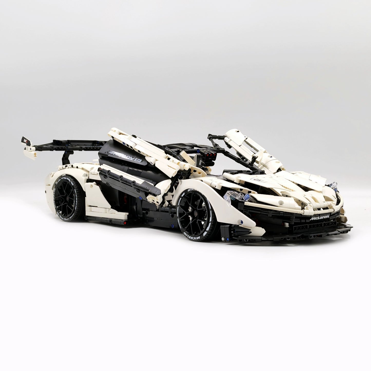 McLaren P1 1:8