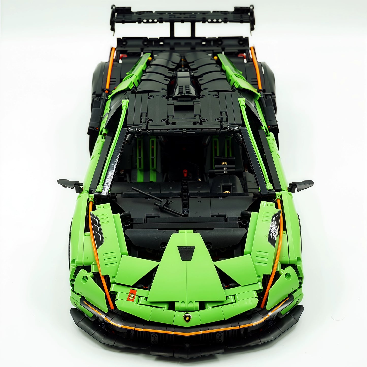 Lamborghini SCV12 1:8