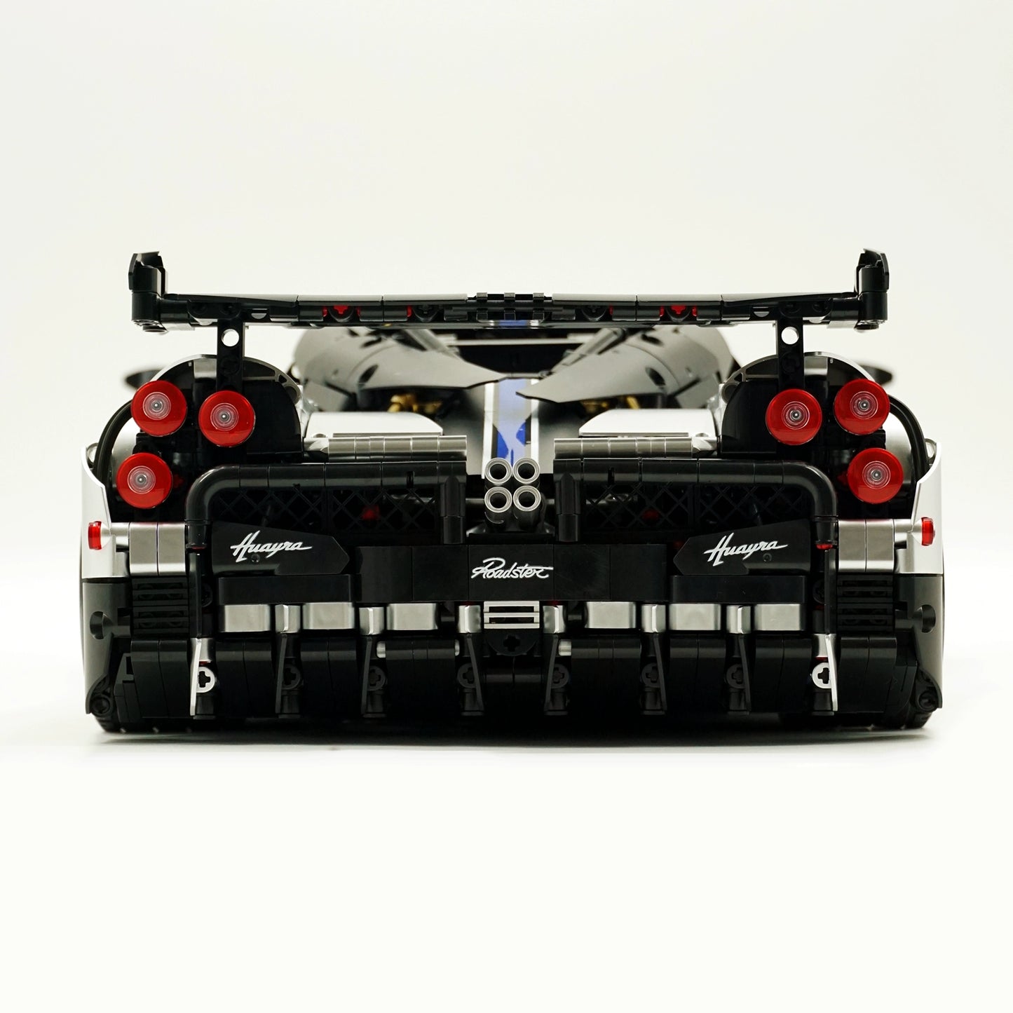 Pagani Huayra 1:8